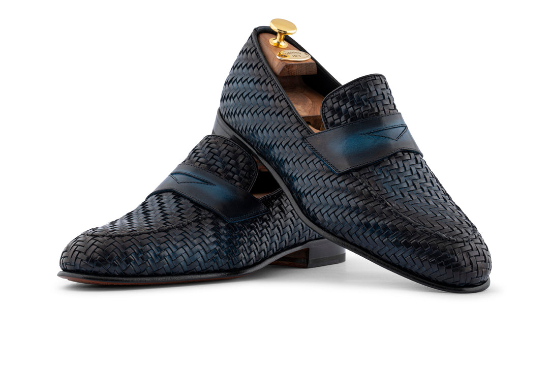 Handgezogene gewebte Ledermokasin