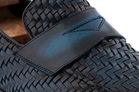 Handgezogene gewebte Ledermokasin