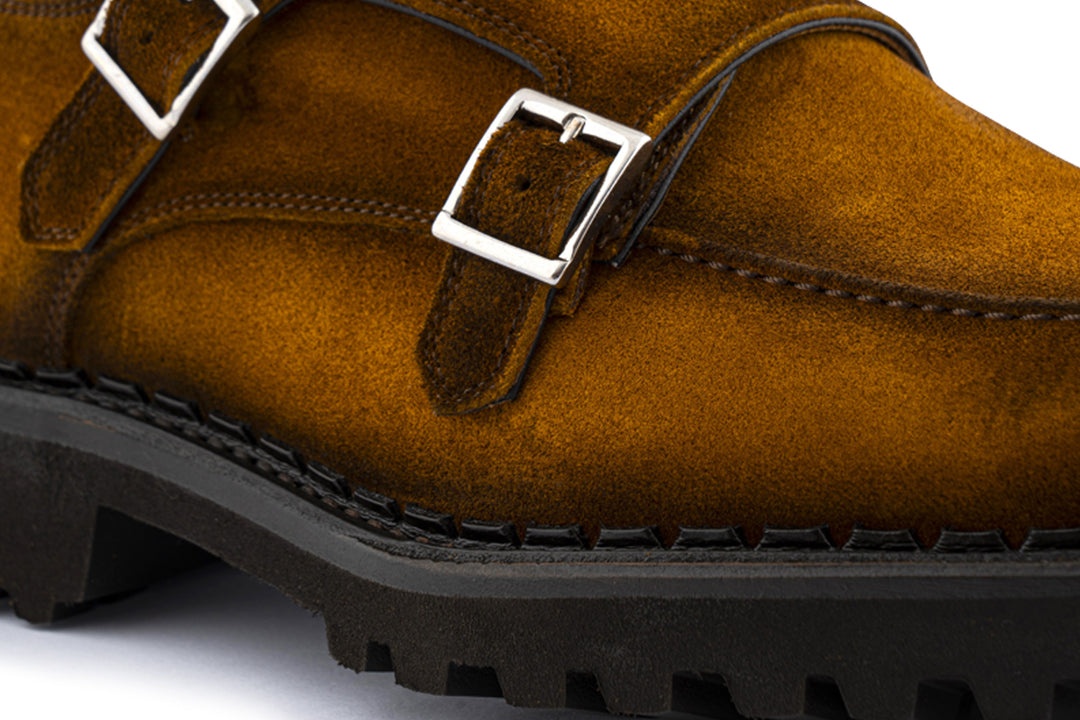 Doppelte Schnalle aus tabakfarbenem Wildleder