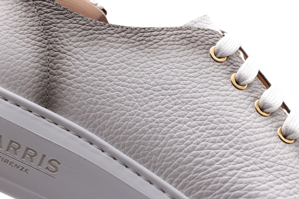 Handschattiger weicher Leder -Sneaker