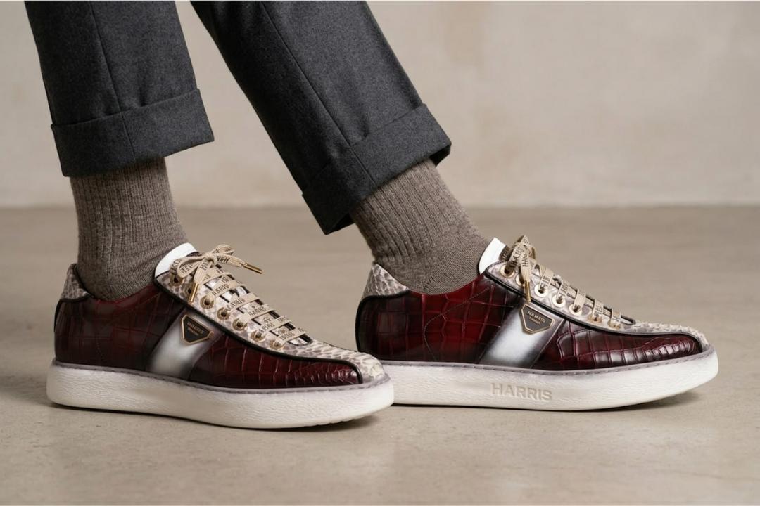 Sneakers mit Krokodileffekt und Python-Details