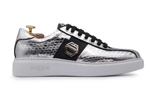 Sneakers in premium metal leather