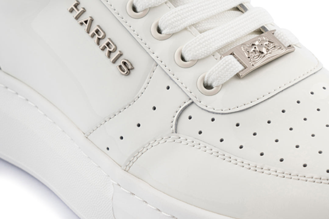 Sneakers aus Lackleder