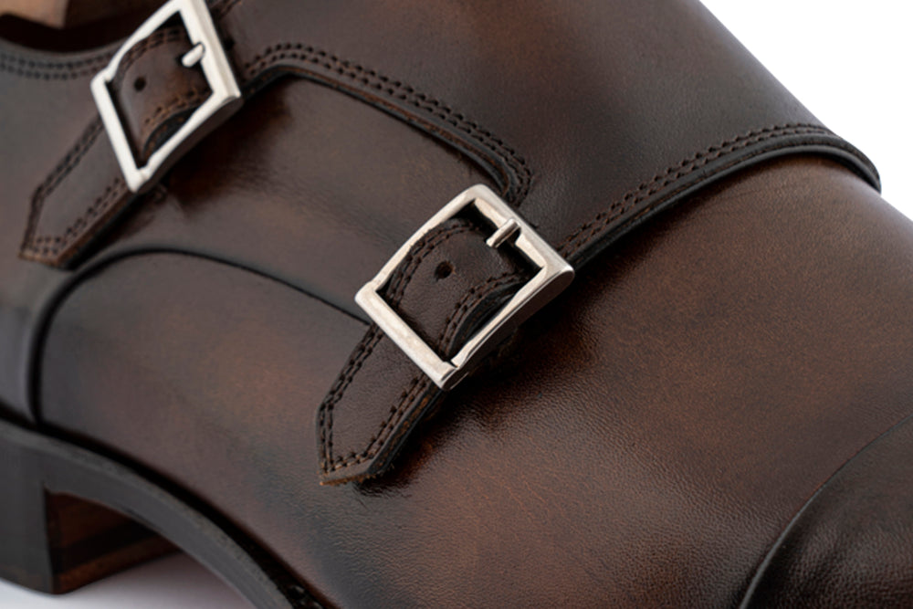 Double hand -painted leather buckle