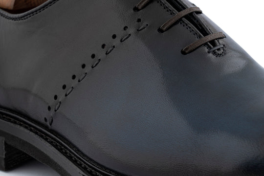 Stringata in pelle