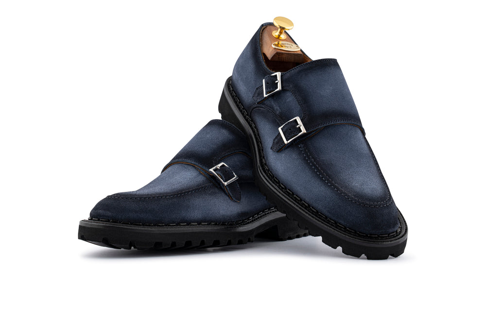 Doppelte Schnalle aus hellblauem Wildleder