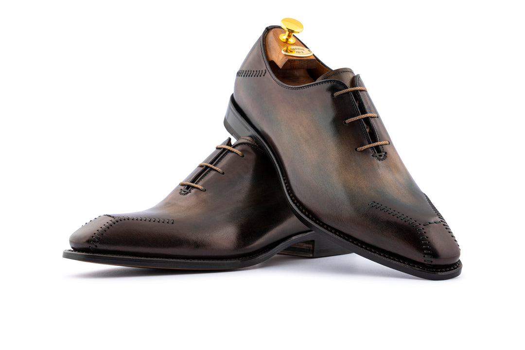 Richelieus peints à la main avec coutures à la main