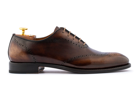 Oxfords de cuero pintados a mano con detalles brogue