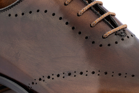 Oxfords de cuero pintados a mano con detalles brogue