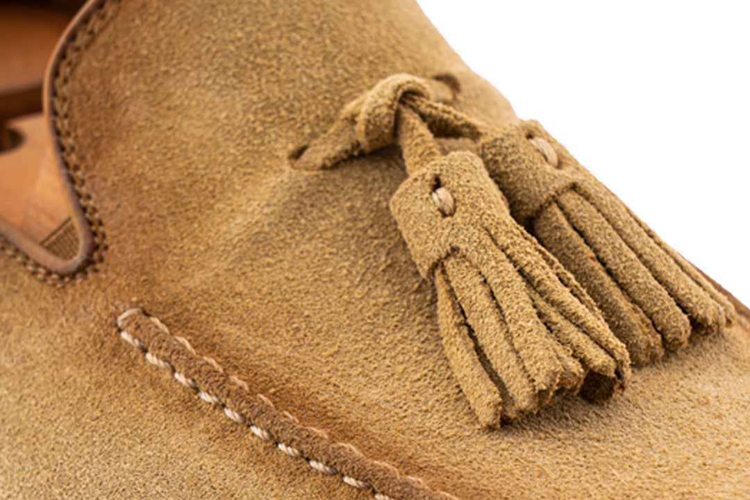 Mocassino in suede con pon pon