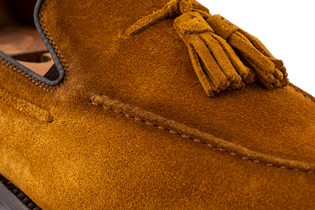 Mocassino in suede con pon pon