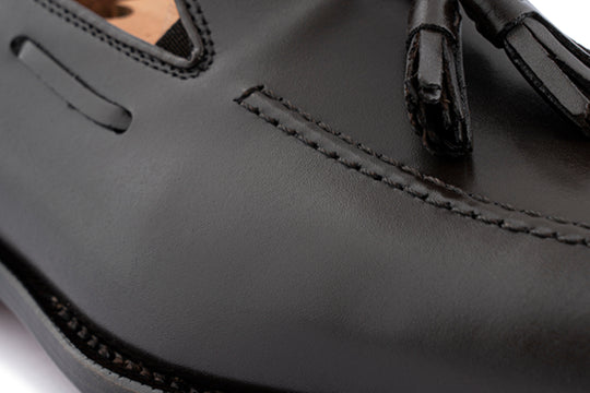 Mocassino in pelle con pon pon