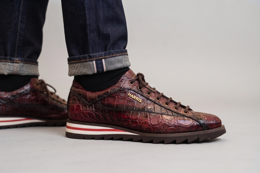 Sneakers in alligatore dipinto a mano Rosso