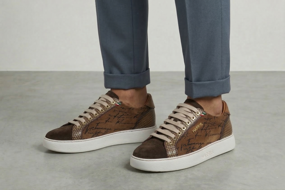 Wildleder-Sneakers und Writer-Details