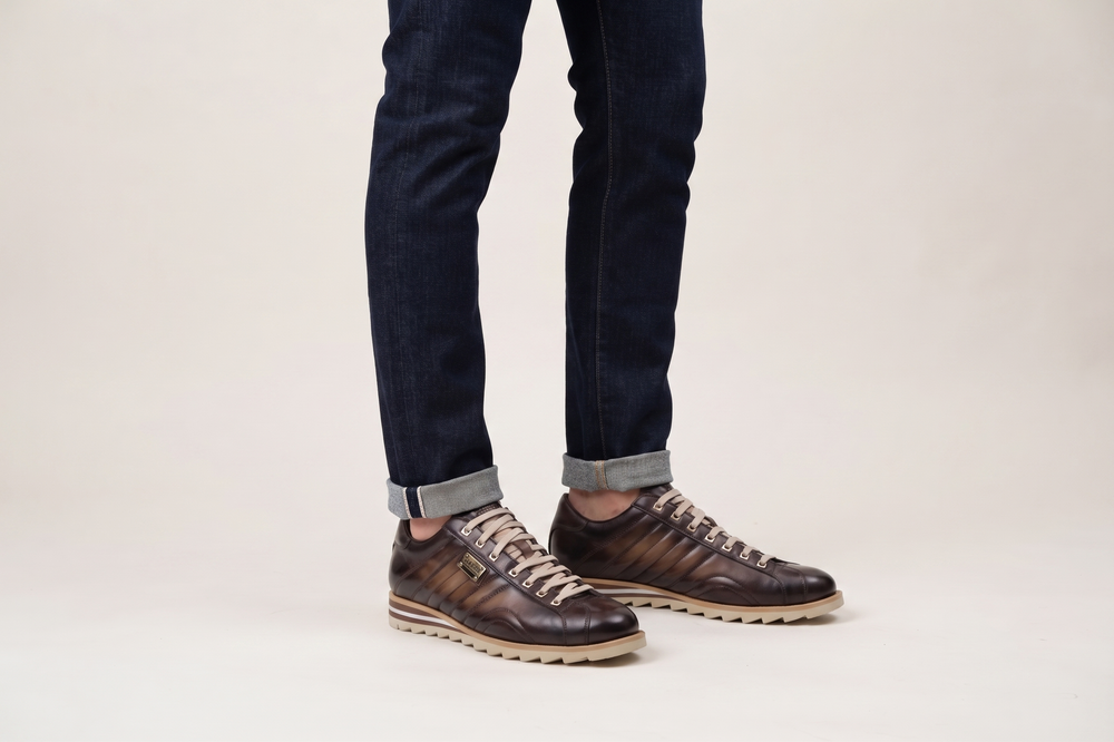 Leder -Turnschuhe