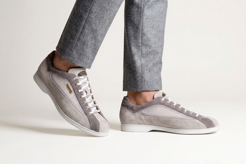 Sneakers ultra leggera in suede