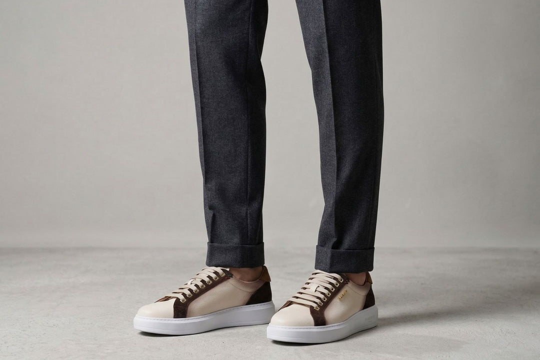 Zapatillas deportivas en piel suave y ante.