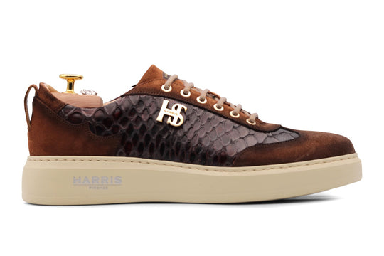Turnschuhe im Wildleder mit perforierten Details