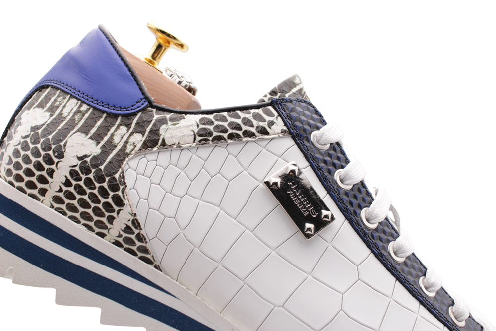 Turnschuhe im Wildleder mit perforierten Details