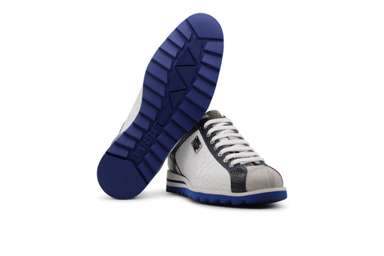 Turnschuhe im Wildleder mit perforierten Details