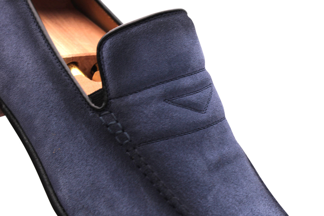 Mocassino in suede con passante imbottito