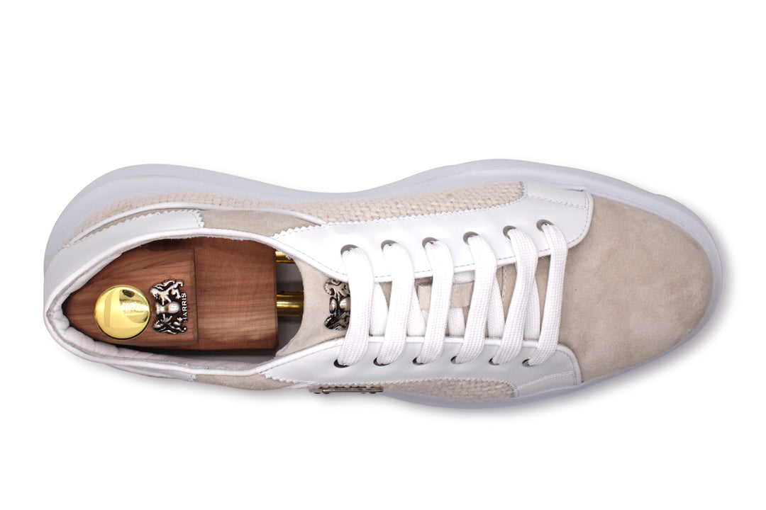 Turnschuhe im Wildleder mit perforierten Details