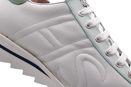Leder -Turnschuhe mit schattierten Details