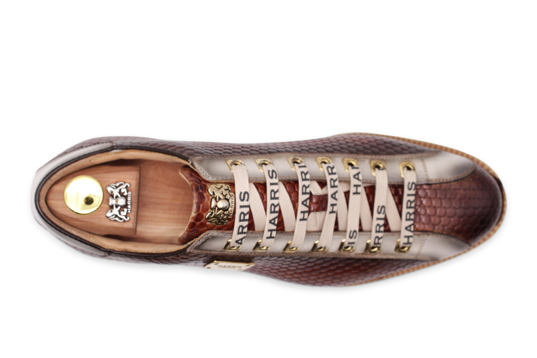 Zapatillas de piel estampadas pintadas a mano.