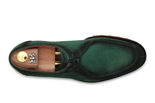 Stringata in suede con cucitura a mano