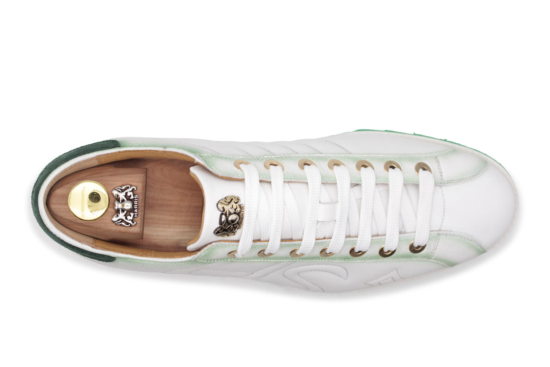 Sneaker de piel y ante decolorados.