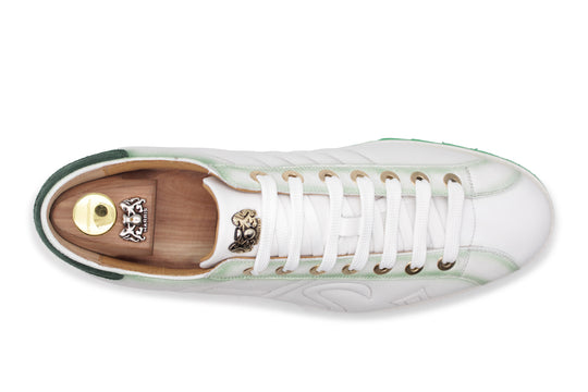 Sneaker de piel y ante decolorados.