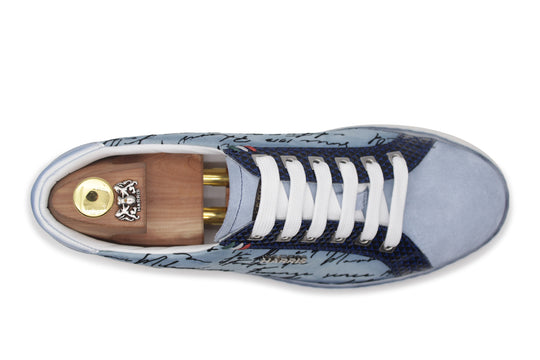 Wildleder-Sneakers und Writer-Details