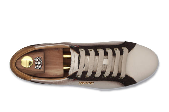 Zapatillas deportivas en piel suave y ante.