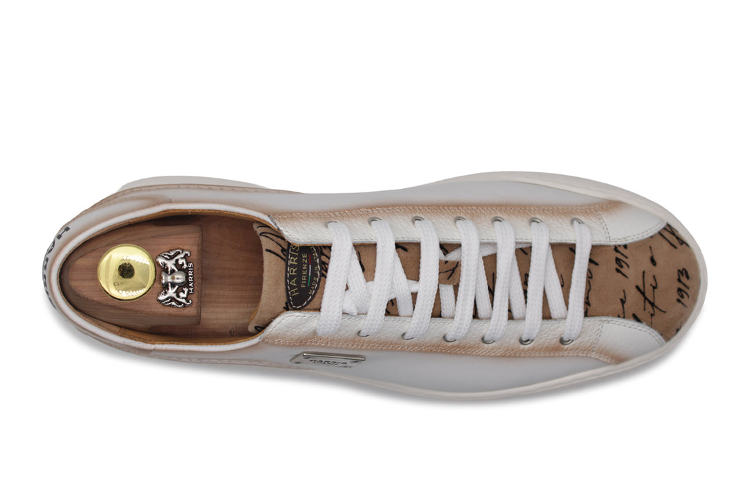 Leder-Sneakers und Writer-Details