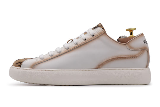 Leder-Sneakers und Writer-Details