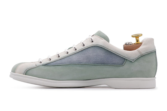 Sneakers ultra leggera in suede