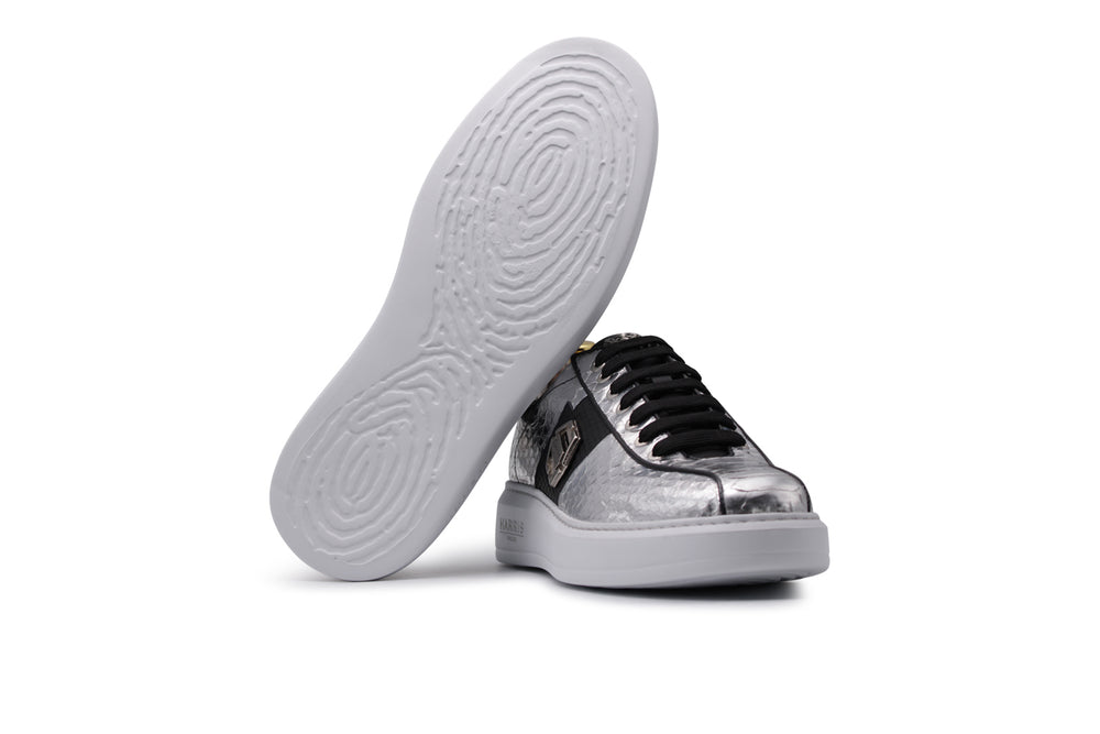 Sneakers in premium metal leather